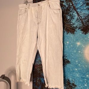 FREE SHIPPING American Eagle Cropped Mom Jeans